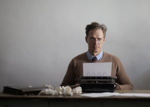小説家の主な仕事内容・なり方・転職について
