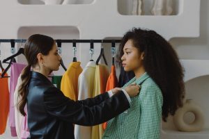 スタイリストの主な仕事内容・なり方・転職について