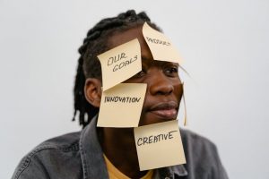 発想力がある人の特徴10選｜アイデアが湧き続ける思考習慣