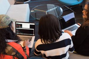 ハッカソンとは｜短期集中でイノベーションを生むイベントの作り方