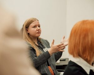 研修のワールドカフェとは｜対話を深める参加型ワークショップの進め方