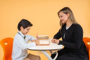 研修のロールモデルとは｜学びを加速する模範人材の活用法