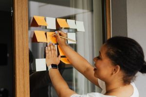 具体化思考とは｜抽象的なアイデアを現実の施策に落とし込む方法