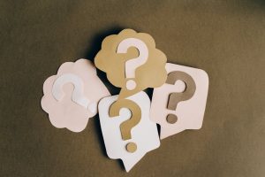ソクラテス式問答法とは｜問い続けることで本質に辿り着く思考法
