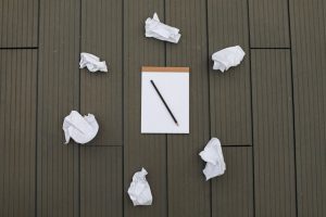 ゼロベース思考とは｜前提を捨てて白紙から考えるアイデア発想法