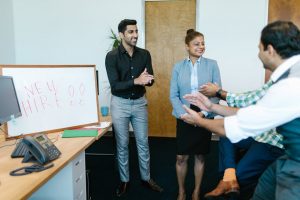新入社員の定着率を上げる方法｜離職を防ぐオンボーディング設計