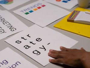 トップダウン思考とボトムアップ思考｜場面で使い分けるアイデア発想法