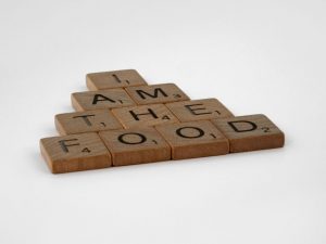 ピラミッド思考とは｜結論から逆算して伝わる企画書を作る方法