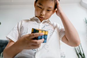 水平思考とは｜固定観念を外すアイデア発想の技術