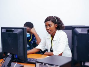 研修のペアワークとは｜2人1組の学びが定着率を上げる理由と設計法