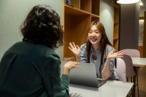 1on1ミーティング研修の費用相場｜効果的な導入方法と選び方