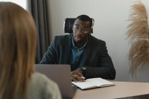 フィードバックの伝え方｜SBIモデルで部下が動く言葉の使い方