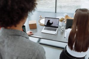 研修のブレンデッドラーニングとは｜対面とオンラインを組み合わせる設計法