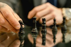 トレードオフ思考とは｜何かを捨てることでアイデアが尖る理由