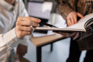 研修のナレッジ共有とは｜学んだことを組織全体に広める仕組みづくり