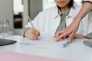 研修のシラバスとは｜効果的な書き方・構成・テンプレートを解説